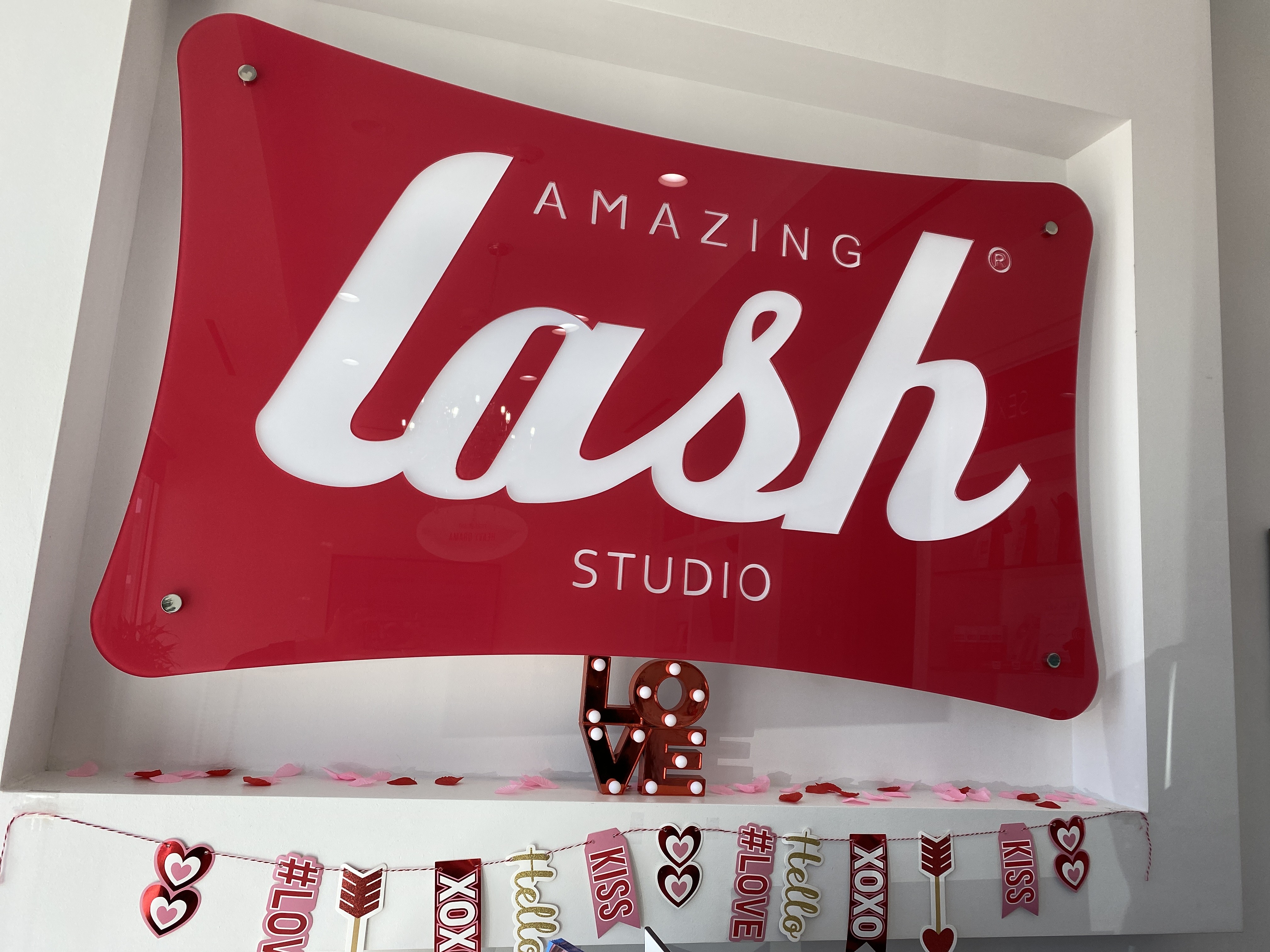 Amazing Lash Studio sign